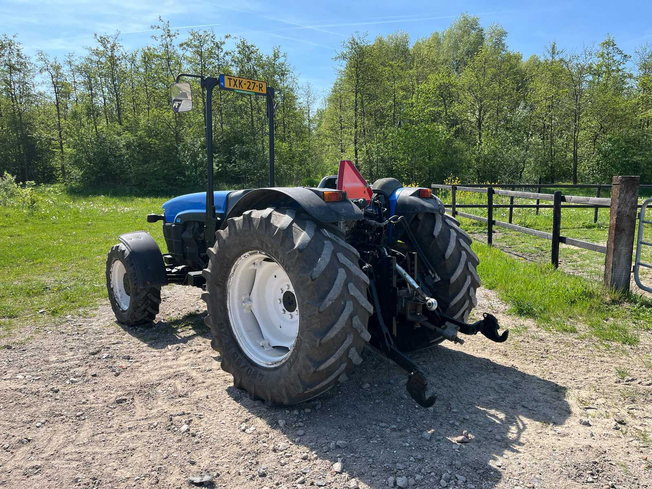 New Holland TN95F - Farm tractor: picture 3 New Holland TN95F - Farm tractor: picture 3