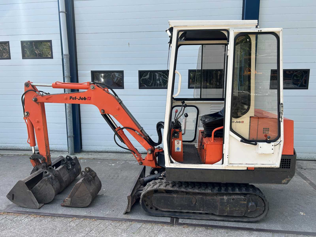 PelJob EB12 - Mini excavator: picture 2 PelJob EB12 - Mini excavator: picture 2