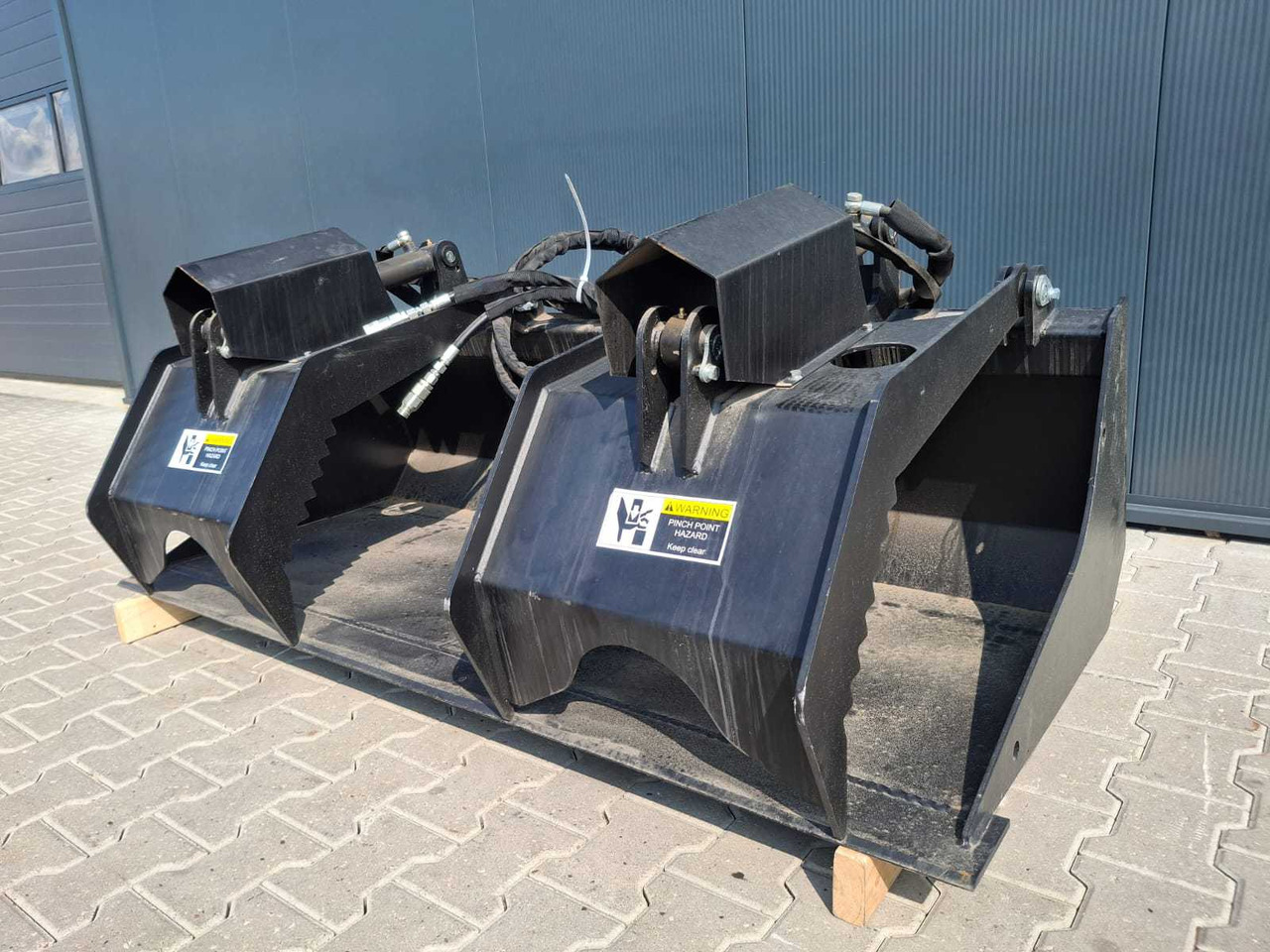 Rhino-cross 72 inch grapple Bucket - Soil tillage equipment: picture 1 Rhino-cross 72 inch grapple Bucket - Soil tillage equipment: picture 1