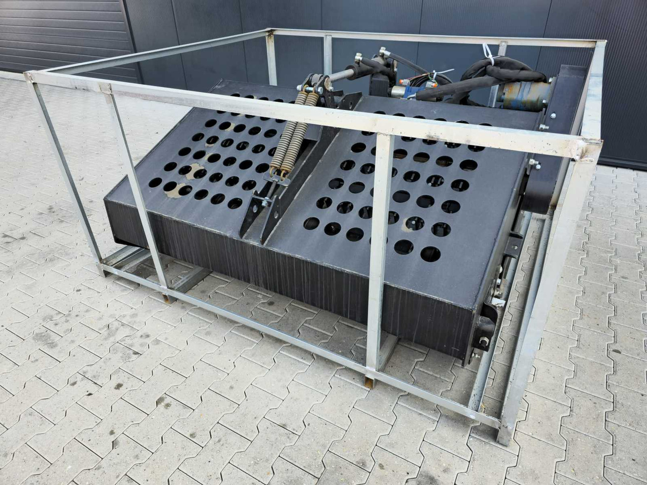 Rhino-cross Landscape rake - Soil tillage equipment: picture 1 Rhino-cross Landscape rake - Soil tillage equipment: picture 1