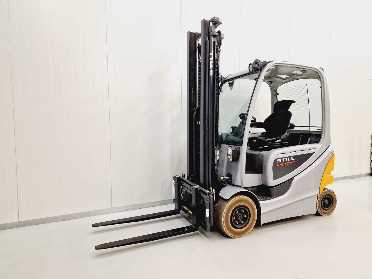 STILL - RX60-25 - FORKLIFT - NEW SIDE-SHIFT AND FORKS - 4TH FUNCTION - Forklift: picture 2 STILL - RX60-25 - FORKLIFT - NEW SIDE-SHIFT AND FORKS - 4TH FUNCTION - Forklift: picture 2