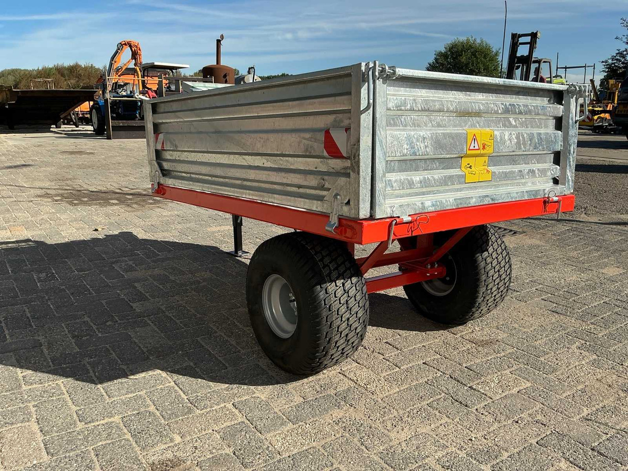 Single axle Dumper trailer - Farm tipping trailer/ Dumper: picture 2 Single axle Dumper trailer - Farm tipping trailer/ Dumper: picture 2