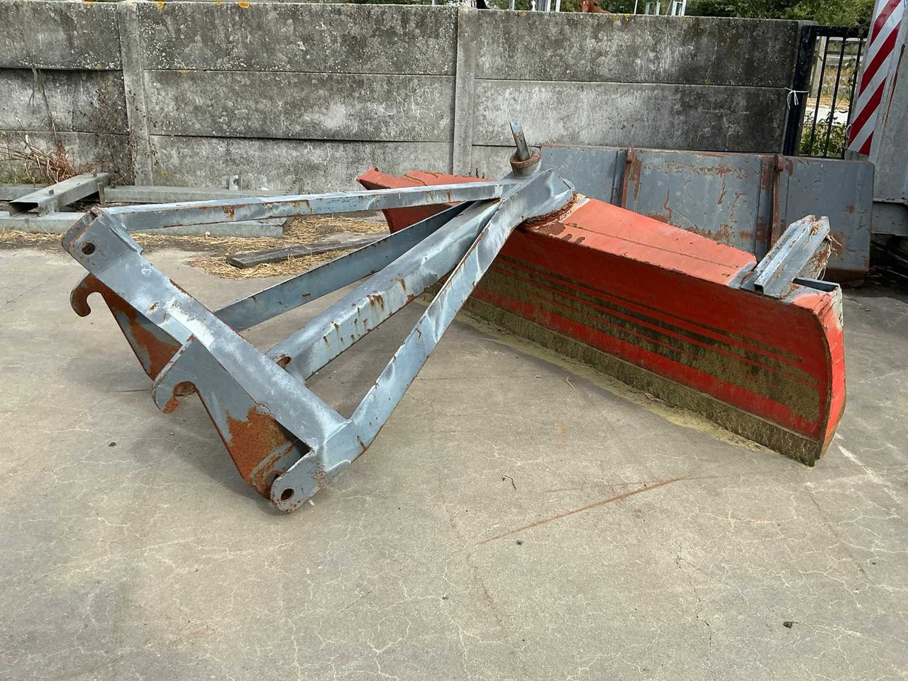 Snow plow for tractor - Snow plough: picture 1 Snow plow for tractor - Snow plough: picture 1