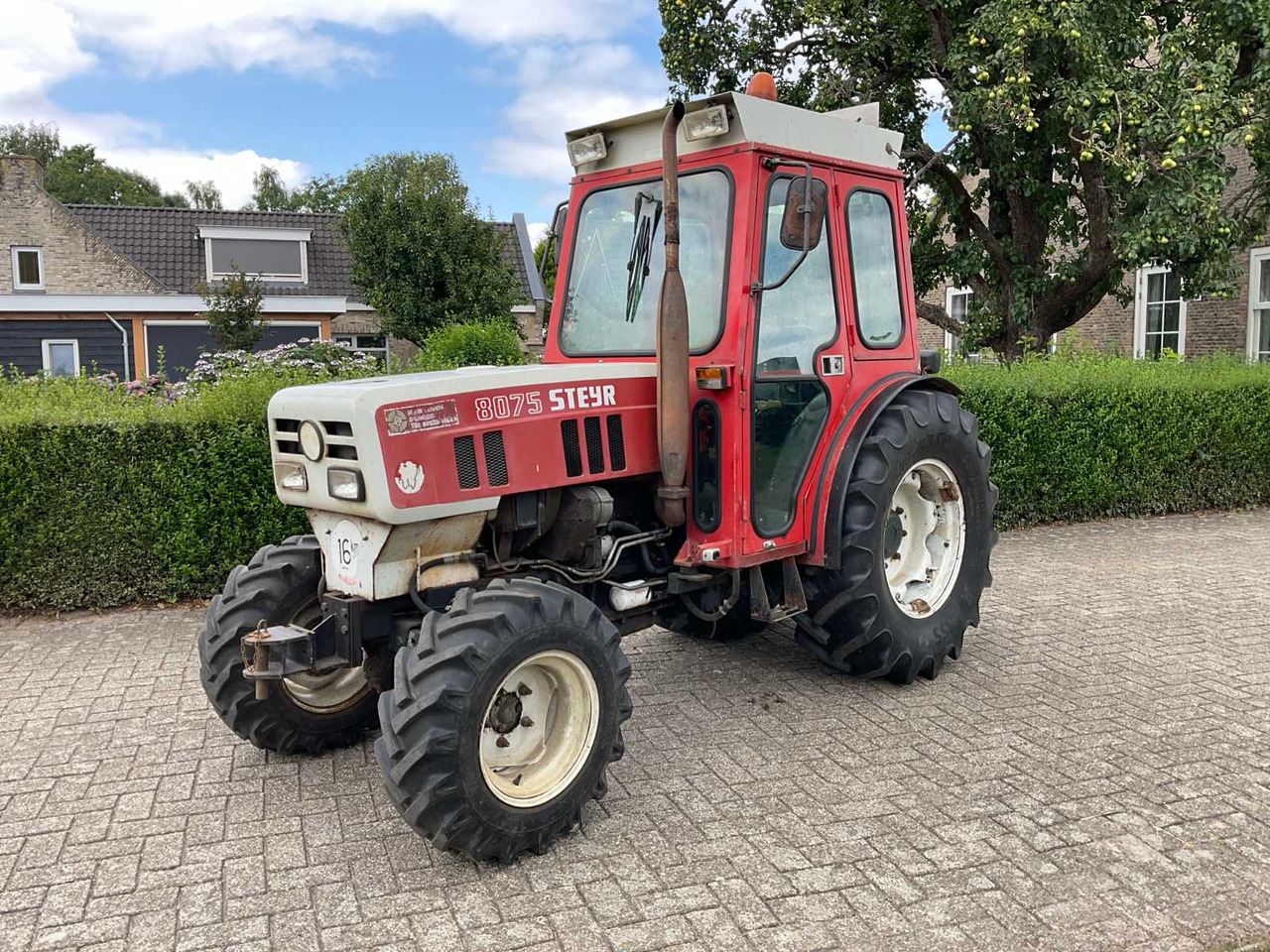 Steyr 8075 - Compact tractor: picture 1 Steyr 8075 - Compact tractor: picture 1