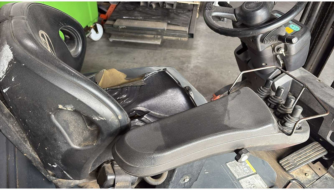 TOYOTA - 2005 - 7FBEF16 - FORKLIFT TRUCK - Forklift: picture 3 TOYOTA - 2005 - 7FBEF16 - FORKLIFT TRUCK - Forklift: picture 3