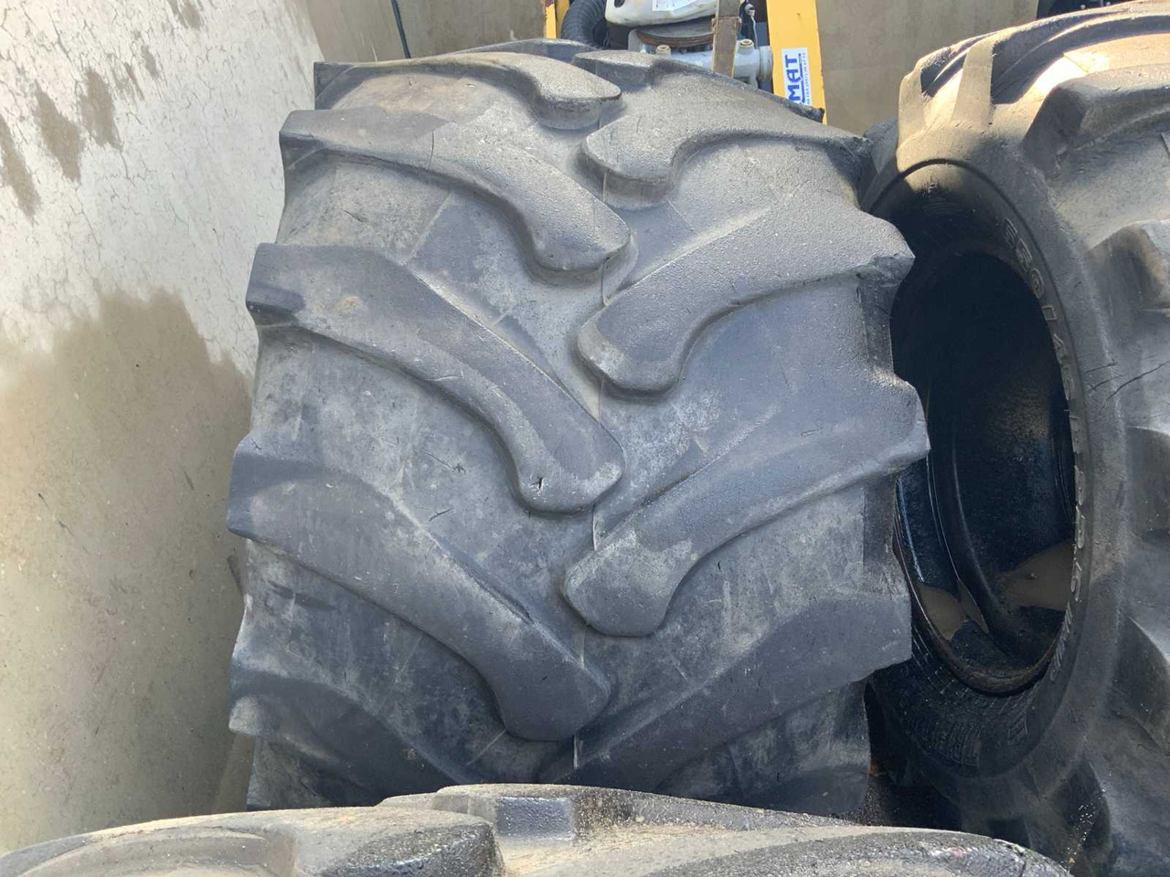 Trelleborg 650/45 B22.5 imp - Crawler excavator: picture 5 Trelleborg 650/45 B22.5 imp - Crawler excavator: picture 5