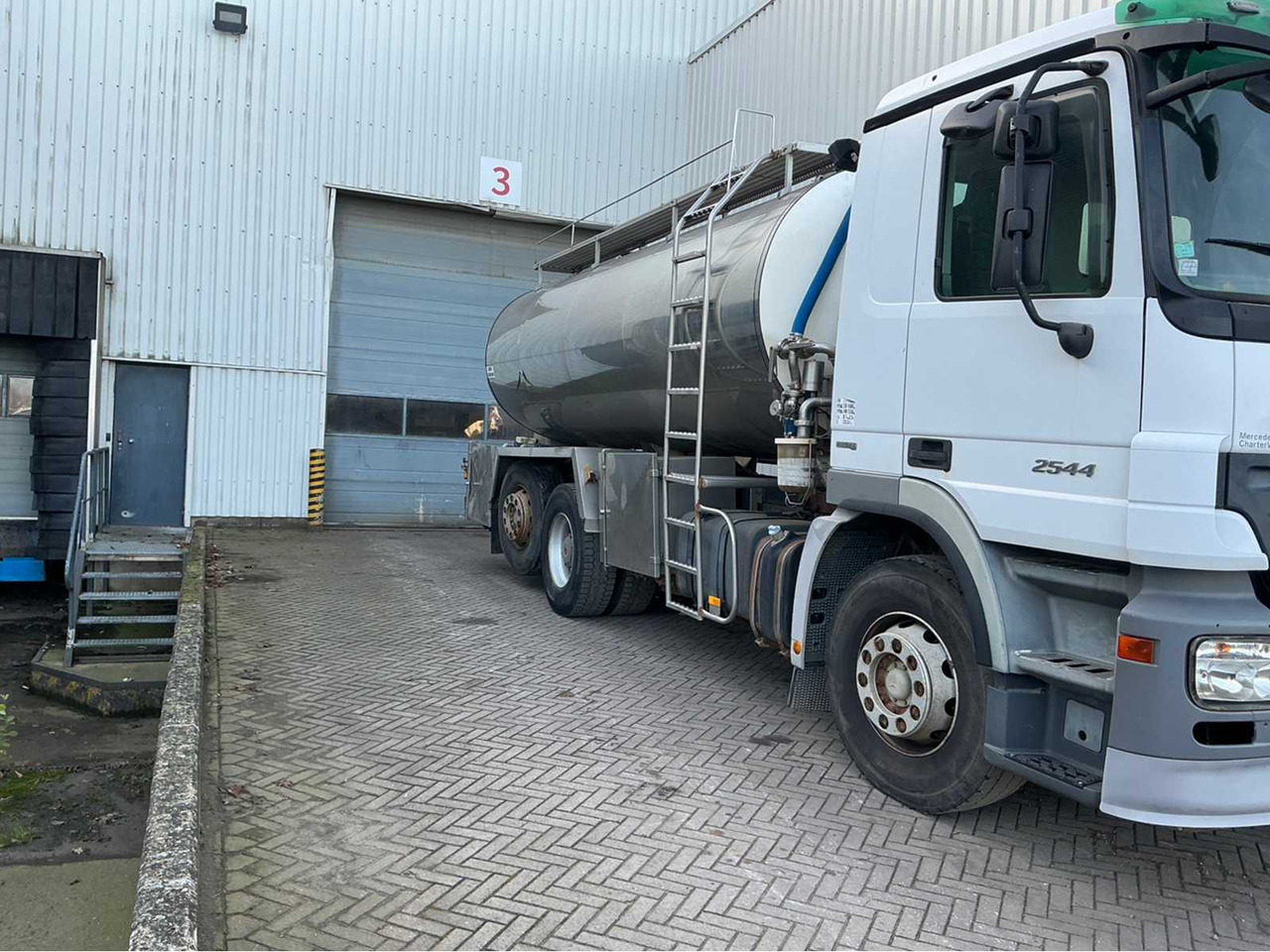 2007 MERCEDES-BENZ 2544 TANKER - Truck: picture 4 2007 MERCEDES-BENZ 2544 TANKER - Truck: picture 4