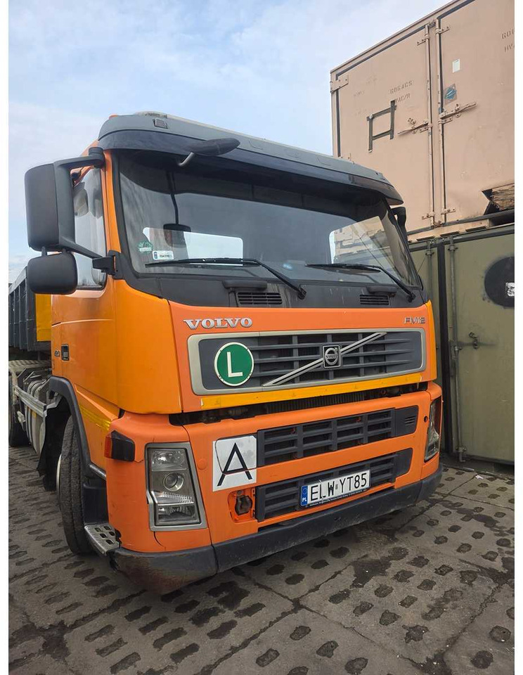 VOLVO - FM/FH - 6X 2R - HOOKLIFT TRUCK WITH CONTAINER - 2002 - Truck: picture 1 VOLVO - FM/FH - 6X 2R - HOOKLIFT TRUCK WITH CONTAINER - 2002 - Truck: picture 1