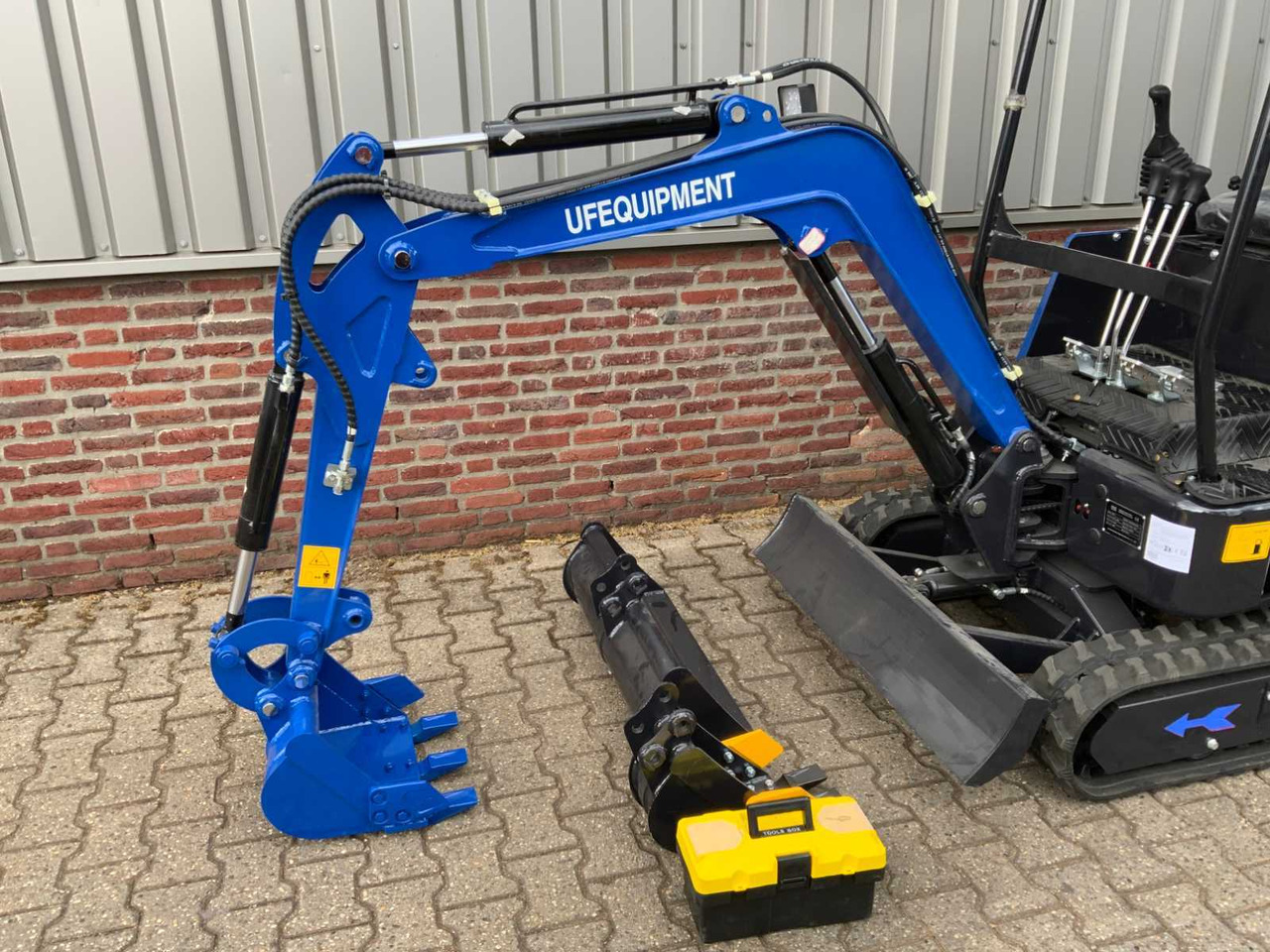 UF Equipment NM-E15 - Mini excavator: picture 4 UF Equipment NM-E15 - Mini excavator: picture 4