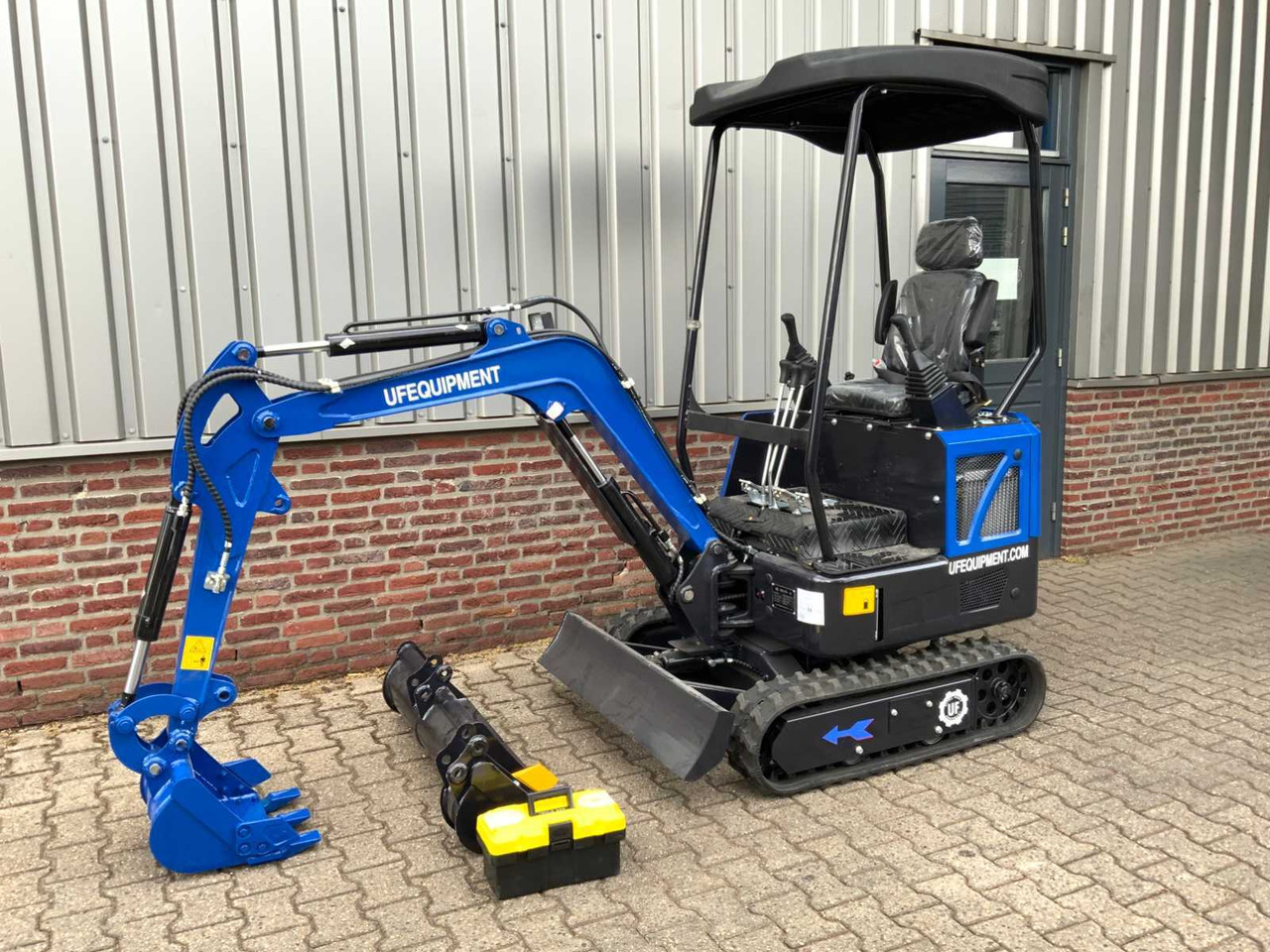 UF Equipment NM-E15 - Mini excavator: picture 1 UF Equipment NM-E15 - Mini excavator: picture 1