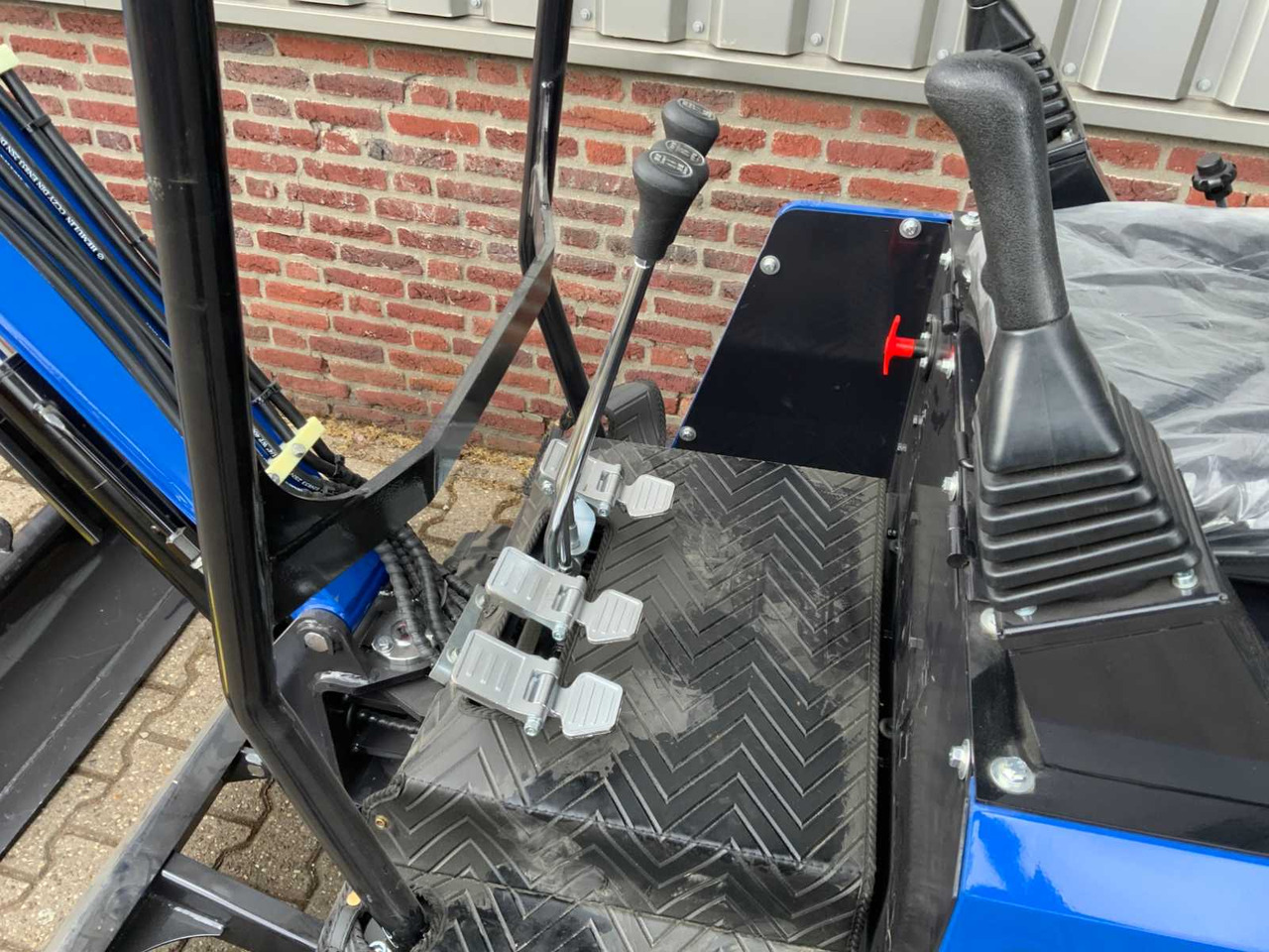 Crawler excavator UF Equipment NM-E15: picture 10