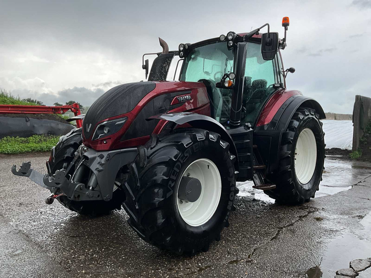 Valtra T214 A - Farm tractor: picture 2 Valtra T214 A - Farm tractor: picture 2