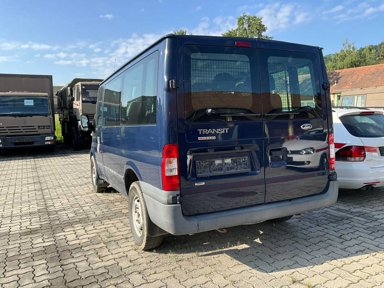 2011 FORD TRANSIT TREND 330 2.4D BUS - Van: picture 4 2011 FORD TRANSIT TREND 330 2.4D BUS - Van: picture 4