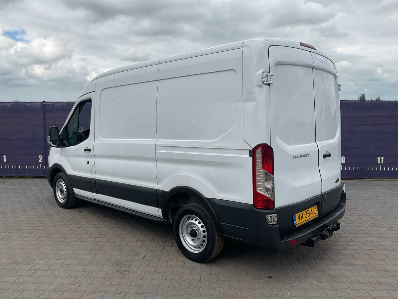 2015 - FORD - TRANSIT - 350 2.2 TDCI L2H2 TR - COMMERCIAL VEHICLE - Van: picture 4 2015 - FORD - TRANSIT - 350 2.2 TDCI L2H2 TR - COMMERCIAL VEHICLE - Van: picture 4