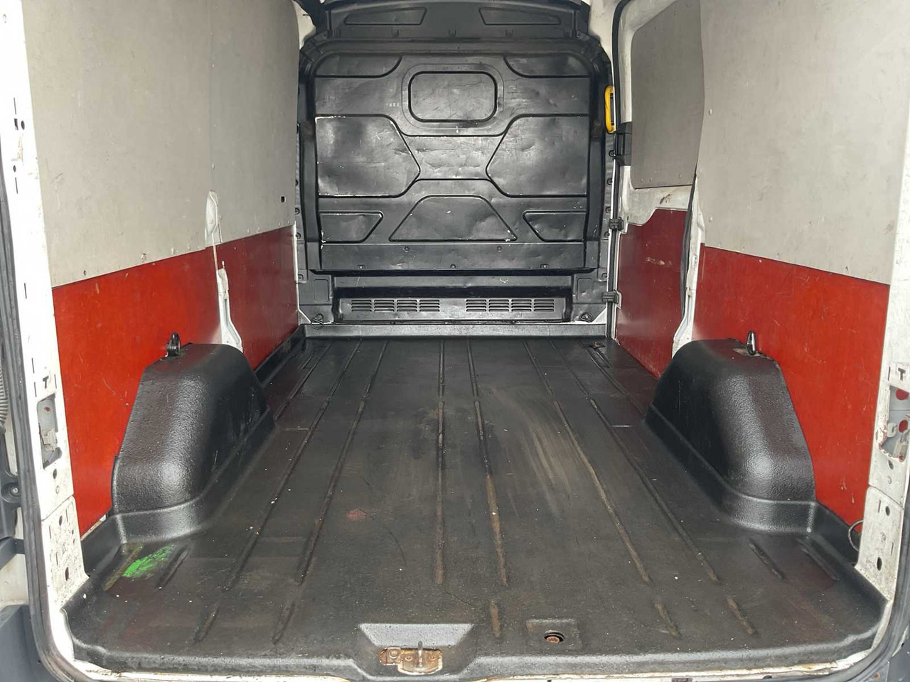 2015 - FORD - TRANSIT - 350 2.2 TDCI L2H2 TR - COMMERCIAL VEHICLE - Van: picture 5 2015 - FORD - TRANSIT - 350 2.2 TDCI L2H2 TR - COMMERCIAL VEHICLE - Van: picture 5