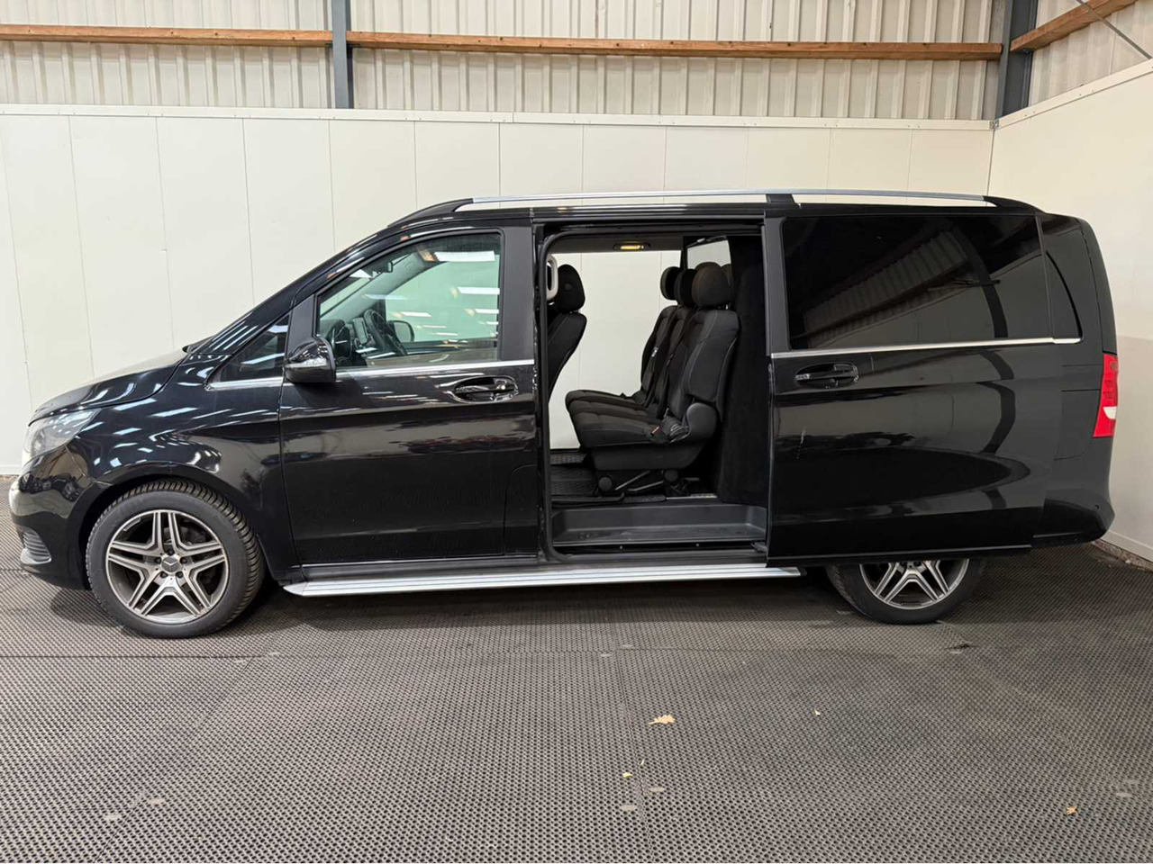 MERCEDES-BENZ - V-CLASS - V 220 - DOUBLE CAB - COMMERCIAL VEHICLE - 2015 - Van: picture 2 MERCEDES-BENZ - V-CLASS - V 220 - DOUBLE CAB - COMMERCIAL VEHICLE - 2015 - Van: picture 2