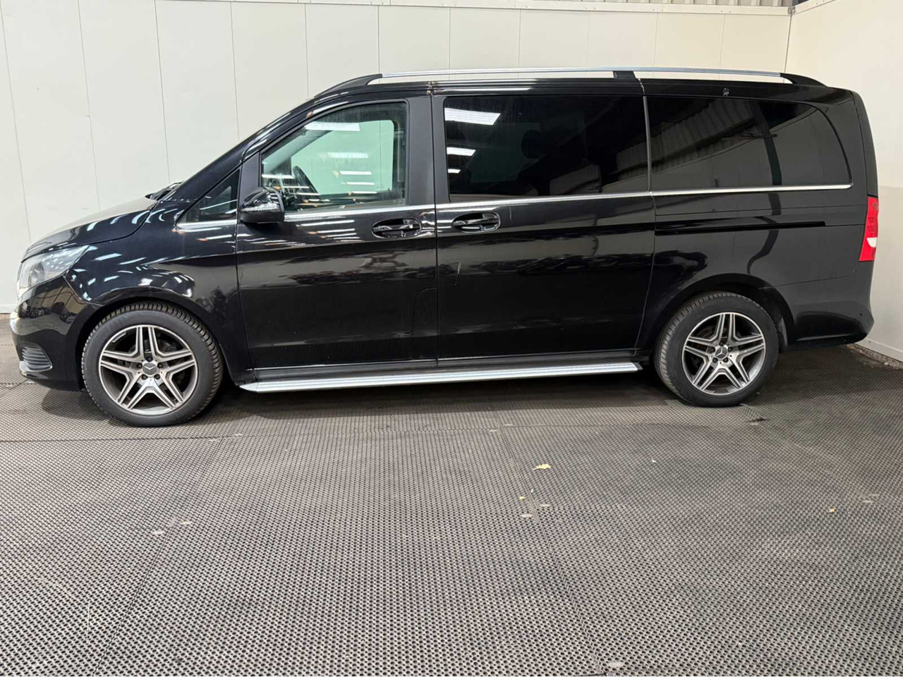 MERCEDES-BENZ - V-CLASS - V 220 - DOUBLE CAB - COMMERCIAL VEHICLE - 2015 - Van: picture 3 MERCEDES-BENZ - V-CLASS - V 220 - DOUBLE CAB - COMMERCIAL VEHICLE - 2015 - Van: picture 3