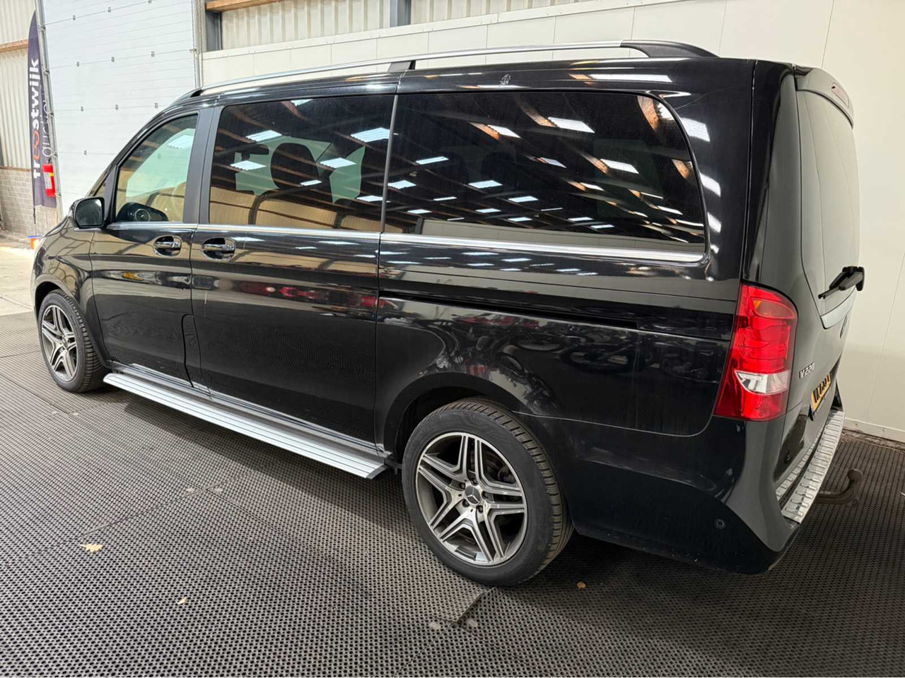 MERCEDES-BENZ - V-CLASS - V 220 - DOUBLE CAB - COMMERCIAL VEHICLE - 2015 - Van: picture 5 MERCEDES-BENZ - V-CLASS - V 220 - DOUBLE CAB - COMMERCIAL VEHICLE - 2015 - Van: picture 5