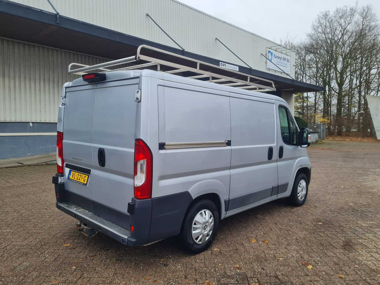PEUGEOT - BOXER - 330 2.2 HDI L1H1 PR. - VL-221-G - Van: picture 3 PEUGEOT - BOXER - 330 2.2 HDI L1H1 PR. - VL-221-G - Van: picture 3