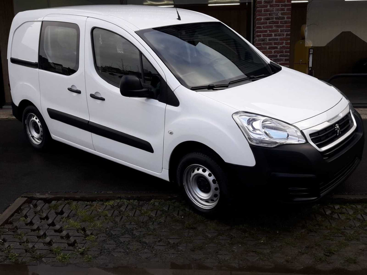 PEUGEOT PARTNER COMMERCIAL VEHICLE - Van: picture 3 PEUGEOT PARTNER COMMERCIAL VEHICLE - Van: picture 3