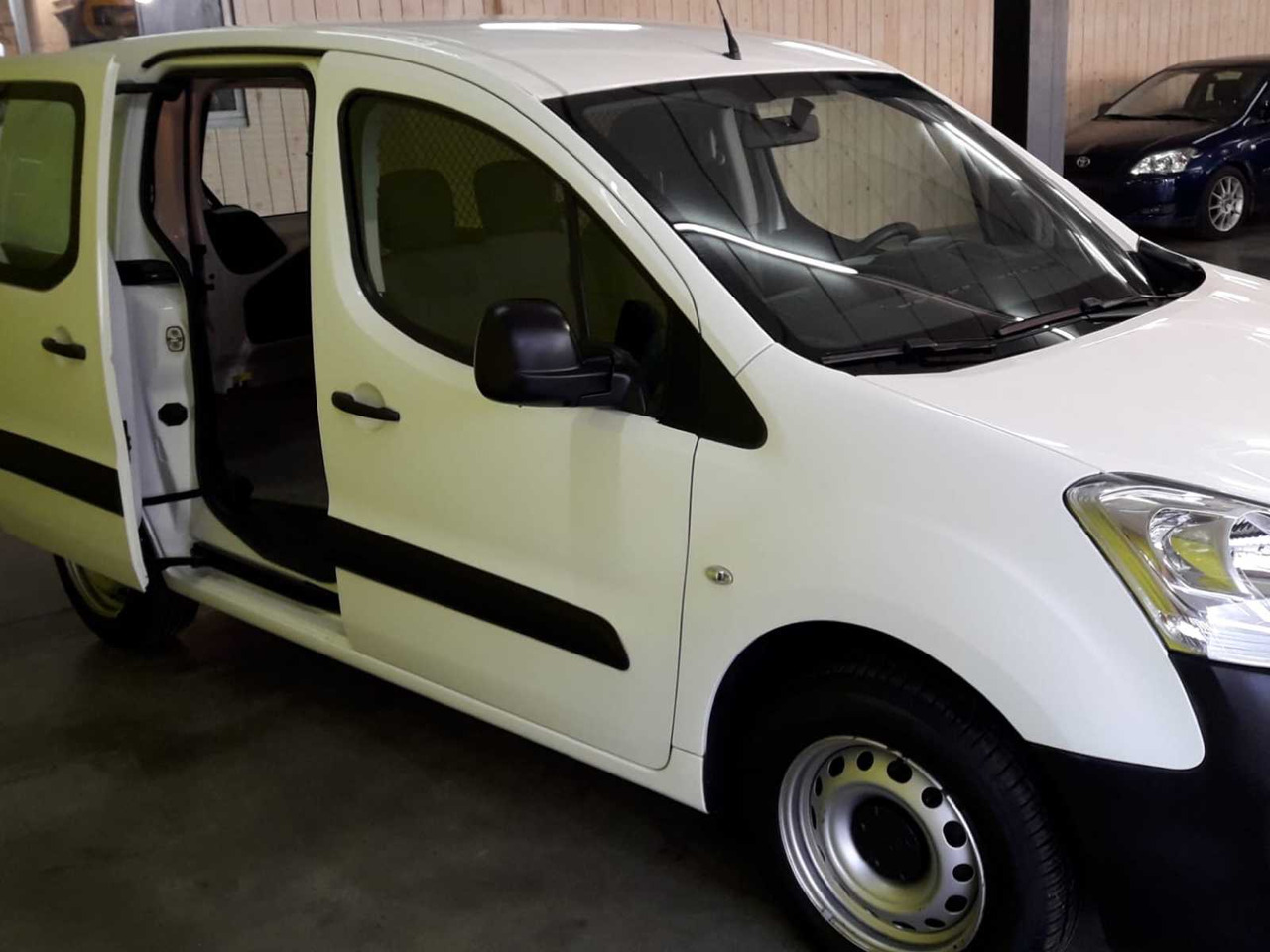 PEUGEOT PARTNER COMMERCIAL VEHICLE - Van: picture 4 PEUGEOT PARTNER COMMERCIAL VEHICLE - Van: picture 4