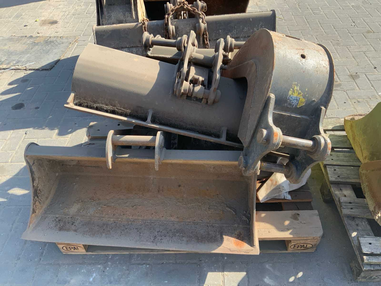 Various excavator buckets (4x) - Excavator bucket: picture 1 Various excavator buckets (4x) - Excavator bucket: picture 1