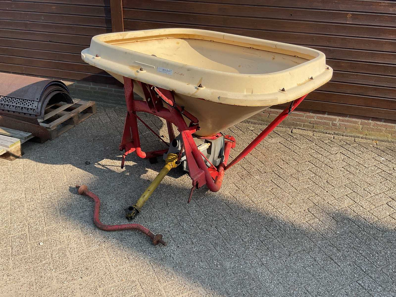 Vicon Pendelstrooier - Fertilizer spreader: picture 1 Vicon Pendelstrooier - Fertilizer spreader: picture 1