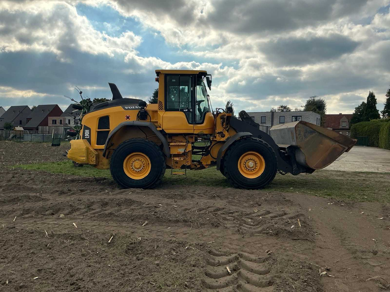 Wheel loader Volvo L90H: picture 6
