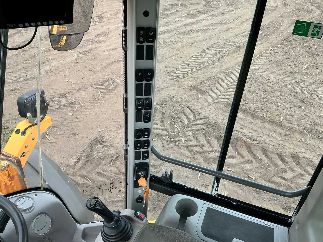 Wheel loader Volvo L90H: picture 18