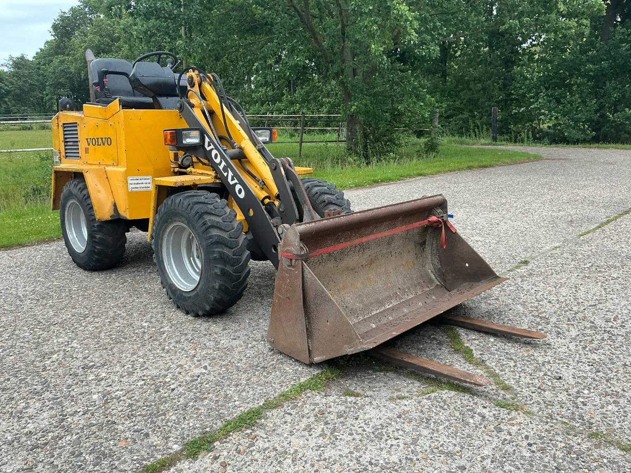 Volvo ZL302 - Wheel loader: picture 2 Volvo ZL302 - Wheel loader: picture 2