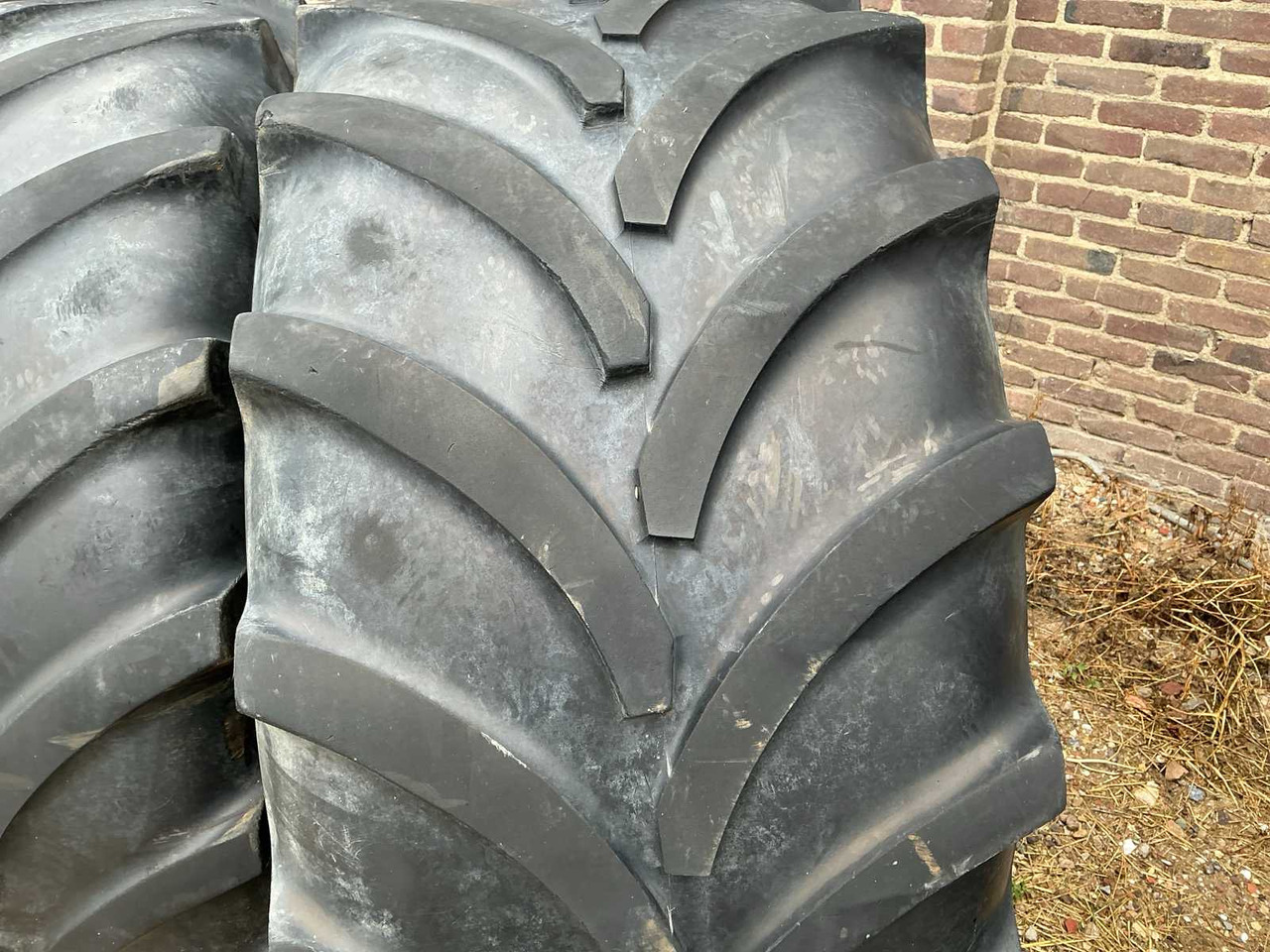Vredestein Traxion - Wheels and tires for Farm tractor: picture 4 Vredestein Traxion - Wheels and tires for Farm tractor: picture 4