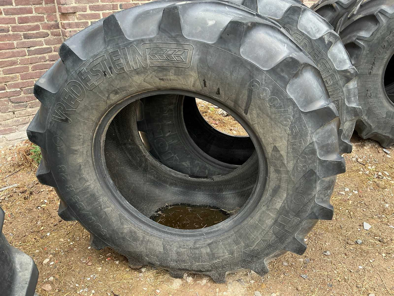 Vredestein Traxion - Wheels and tires for Farm tractor: picture 2 Vredestein Traxion - Wheels and tires for Farm tractor: picture 2