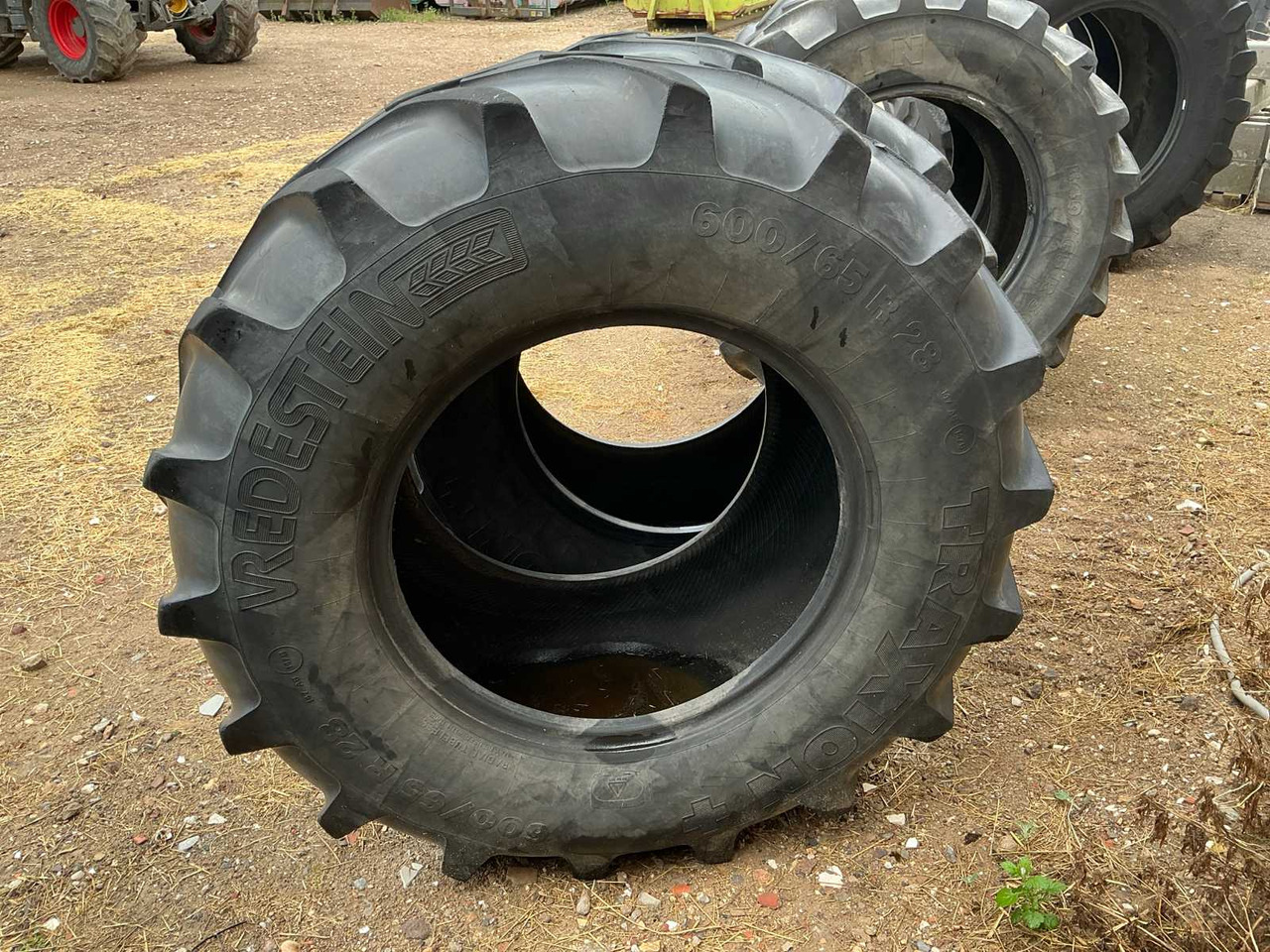 Vredestein Traxion - Wheels and tires for Farm tractor: picture 3 Vredestein Traxion - Wheels and tires for Farm tractor: picture 3