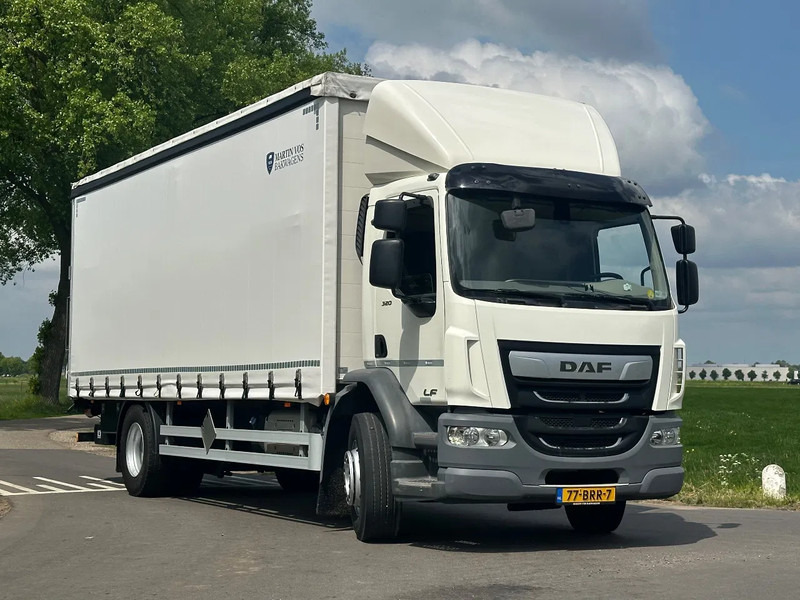 DAF CF 320 LF320.18 EURO6. SchuifzeilBakwagen met Laadklep. in TOPSTAAT! - Curtainsider truck: picture 2 DAF CF 320 LF320.18 EURO6. SchuifzeilBakwagen met Laadklep. in TOPSTAAT! - Curtainsider truck: picture 2