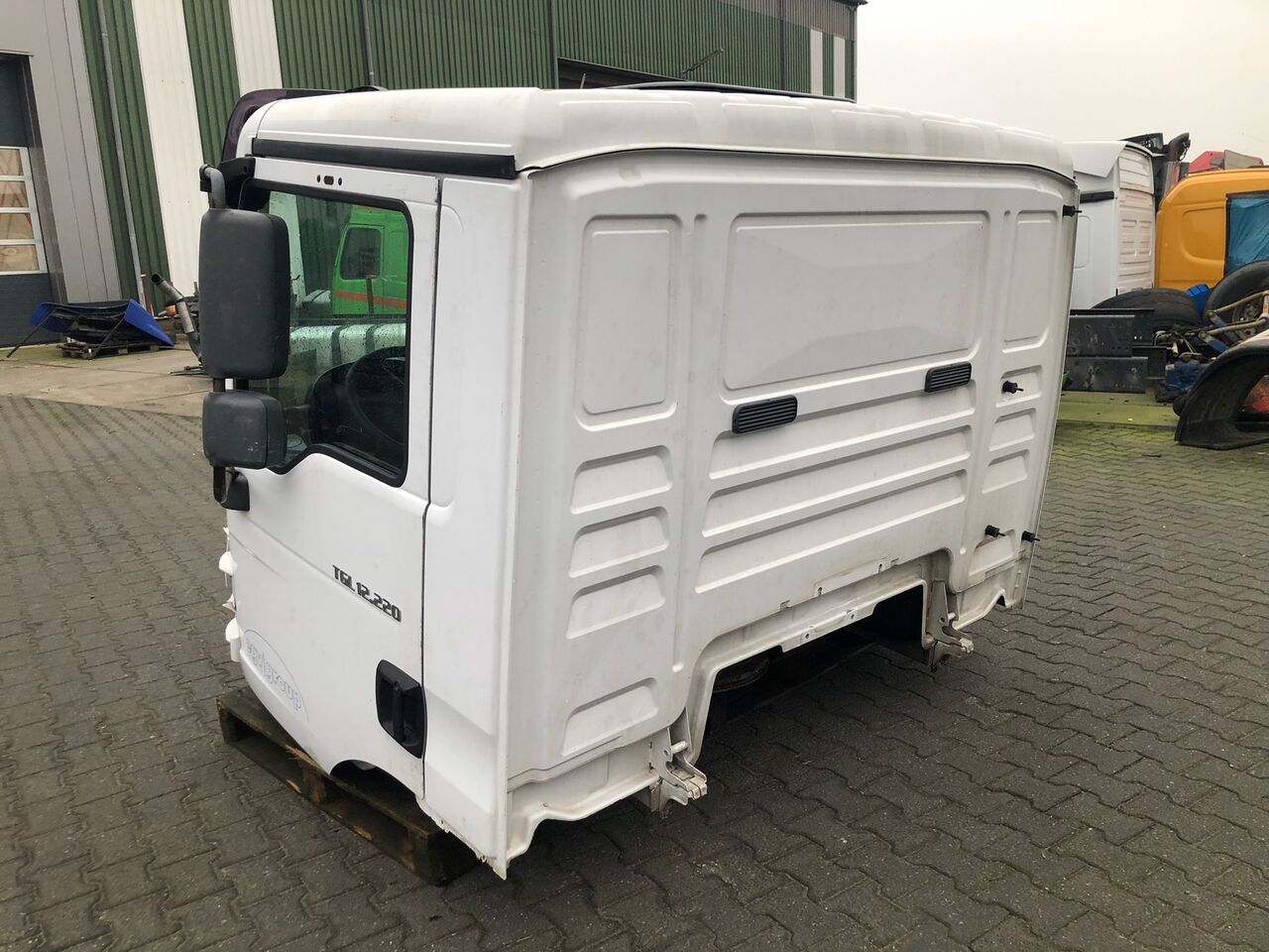 MAN Cabine TGL 12.220 - 300907007 - Cab for Truck: picture 4 MAN Cabine TGL 12.220 - 300907007 - Cab for Truck: picture 4