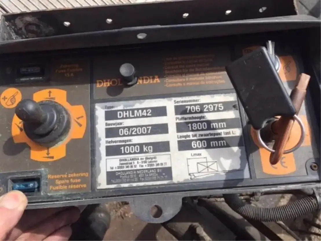 MAN L aadklep D'Hollandia - Tail lift: picture 2 MAN L aadklep D'Hollandia - Tail lift: picture 2