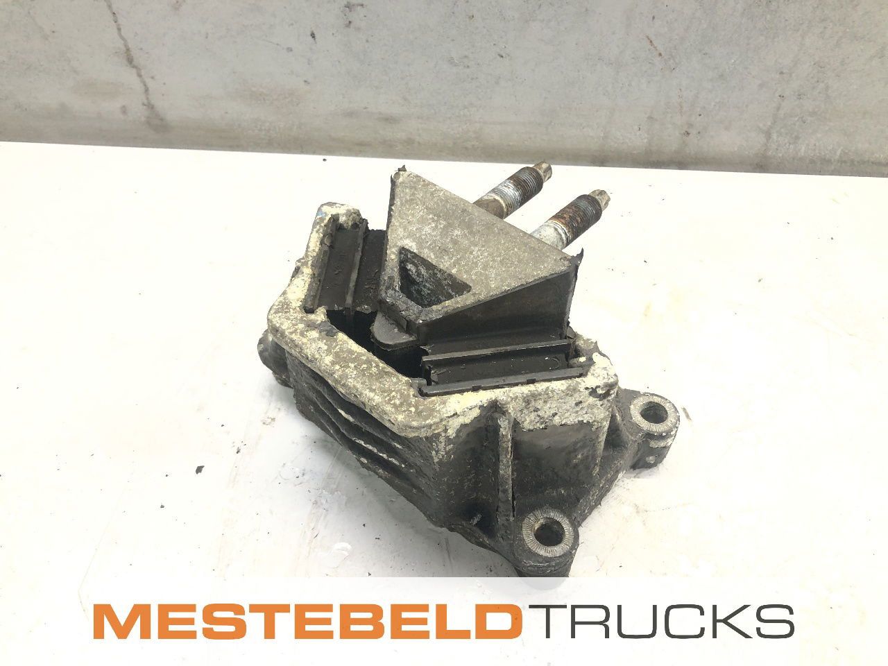 MAN Motorbevestiging achter TGX - Frame/ Chassis for Truck: picture 1 MAN Motorbevestiging achter TGX - Frame/ Chassis for Truck: picture 1