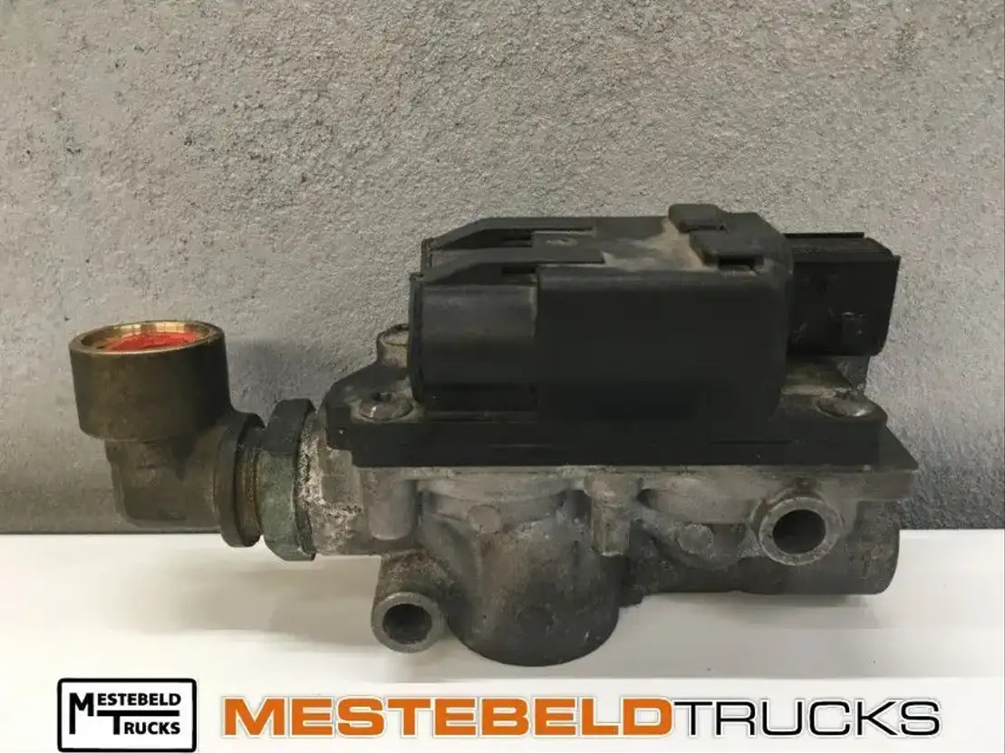 Mercedes-Benz Drukregelklep - Brake parts for Truck: picture 1 Mercedes-Benz Drukregelklep - Brake parts for Truck: picture 1
