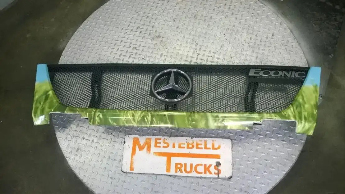 Mercedes-Benz Grille - Cab and interior for Truck: picture 1 Mercedes-Benz Grille - Cab and interior for Truck: picture 1