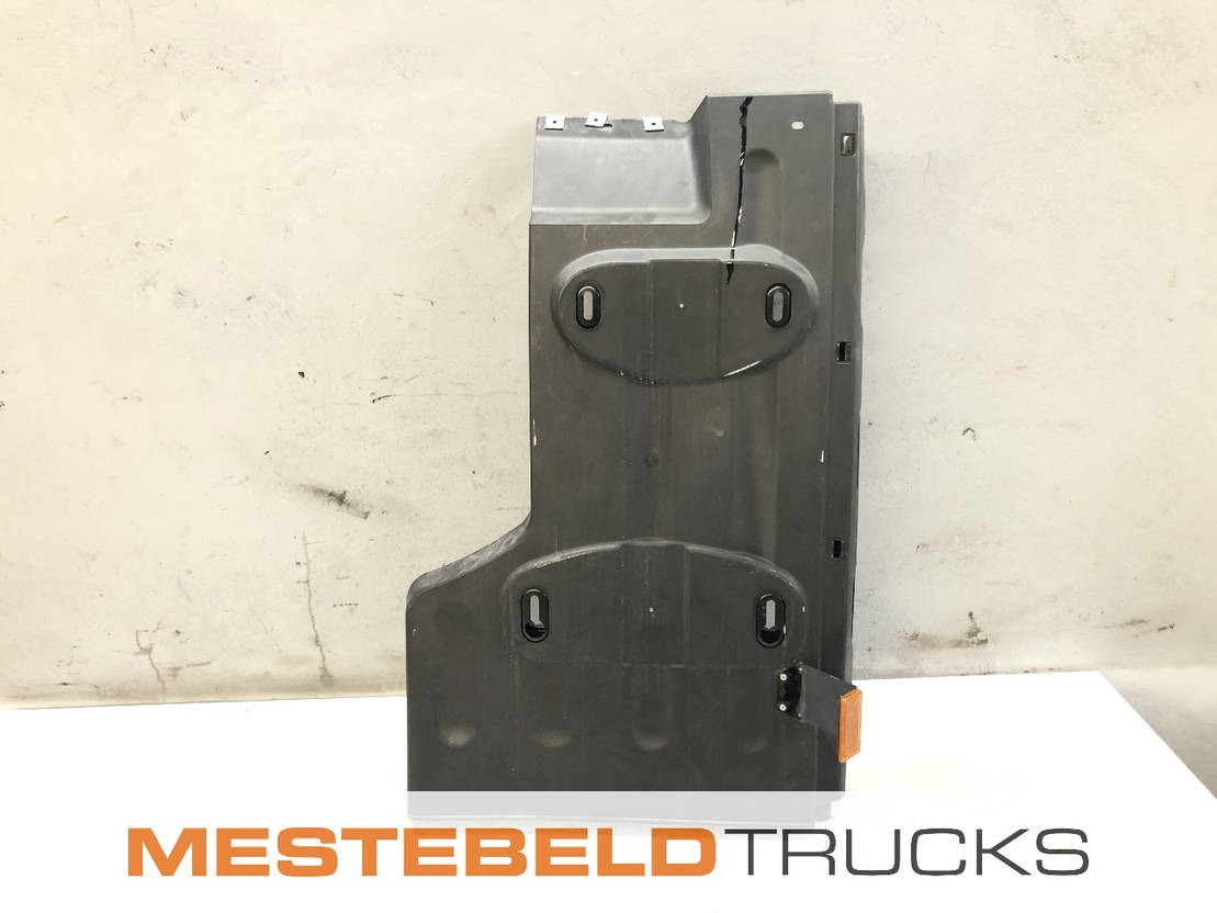 Mercedes-Benz Spatbord rechts - Frame/ Chassis for Truck: picture 1 Mercedes-Benz Spatbord rechts - Frame/ Chassis for Truck: picture 1