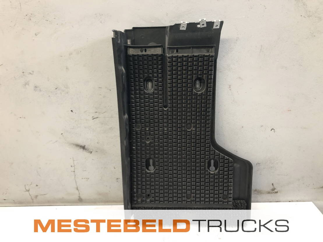 Mercedes-Benz Spatbord rechts - Frame/ Chassis for Truck: picture 2 Mercedes-Benz Spatbord rechts - Frame/ Chassis for Truck: picture 2