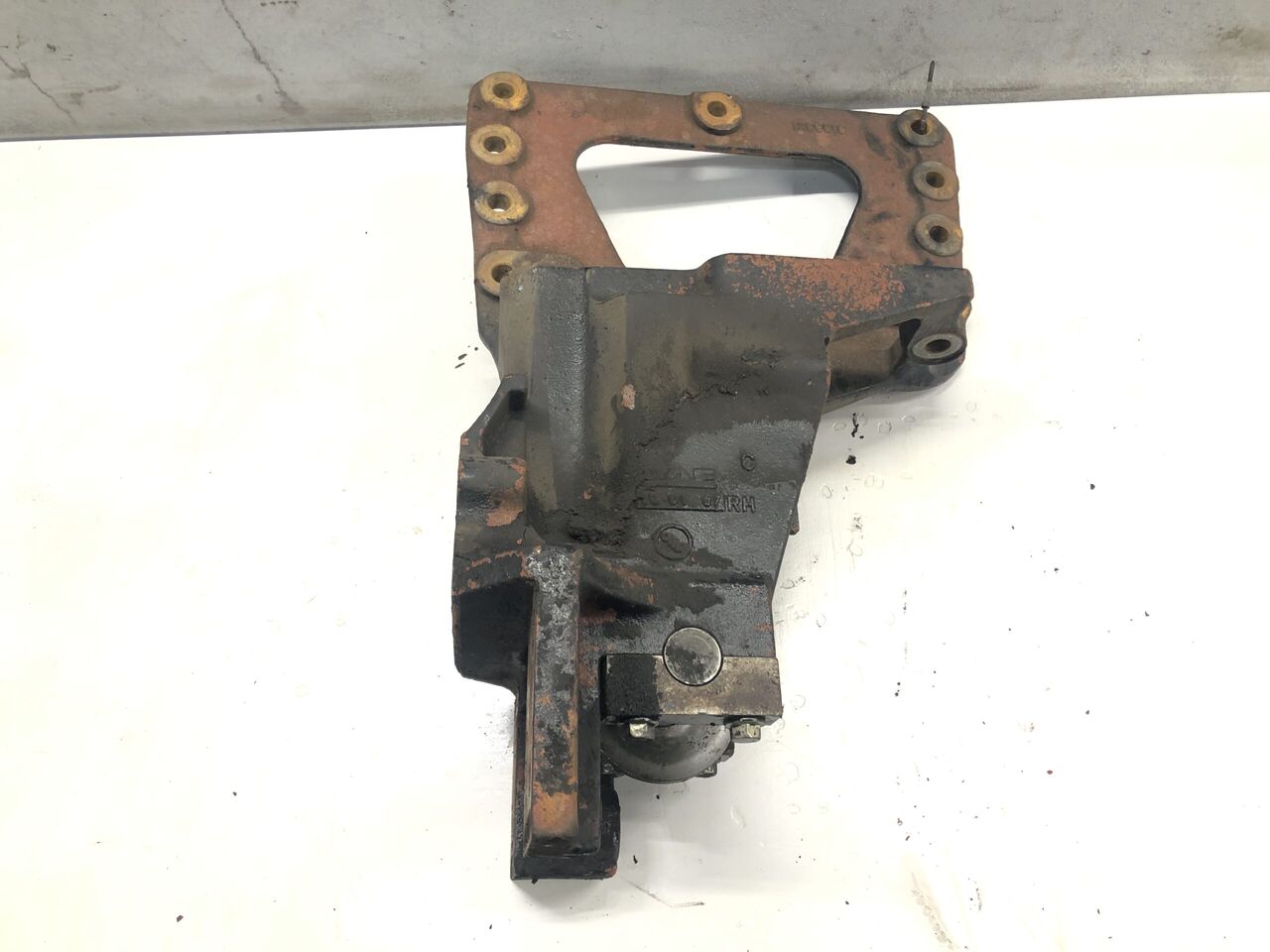 Reactiestangsteun rechts DAF CF85 - 100790029 - Frame/ Chassis for Truck: picture 1 Reactiestangsteun rechts DAF CF85 - 100790029 - Frame/ Chassis for Truck: picture 1