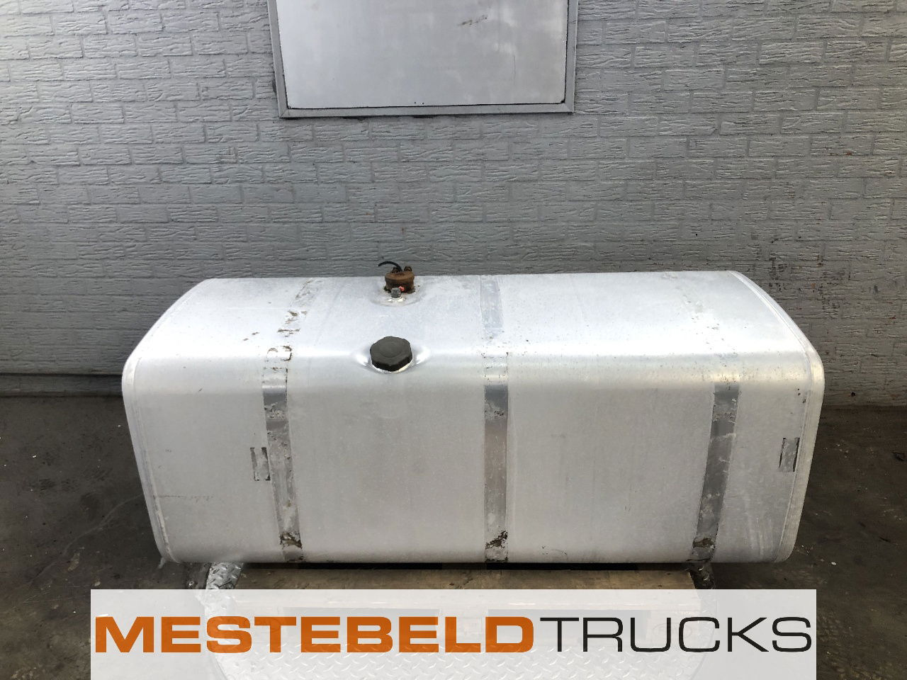 Scania Brandstoftank 700 liter - Fuel tank for Truck: picture 1 Scania Brandstoftank 700 liter - Fuel tank for Truck: picture 1