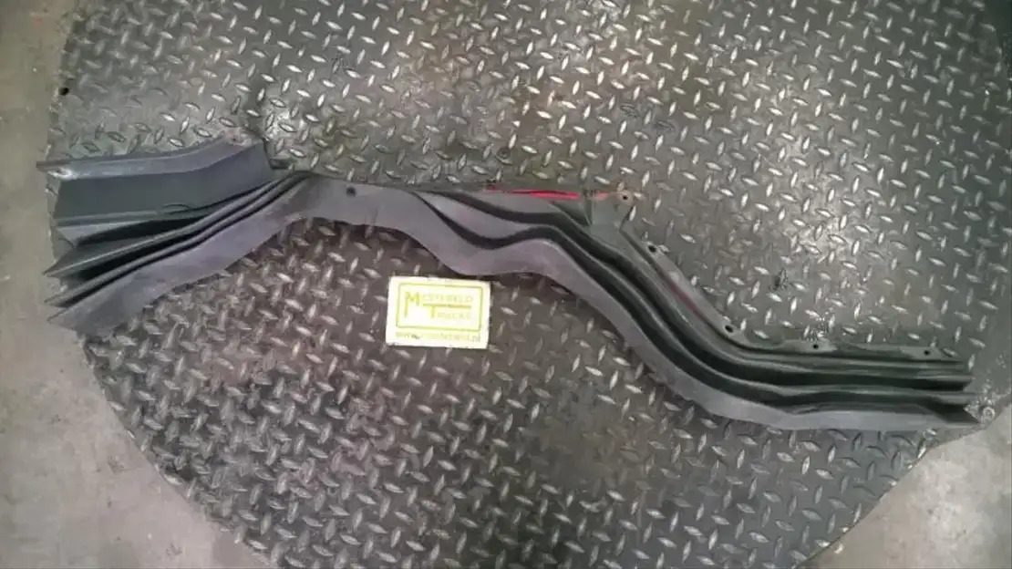 Scania G eluidsisolatiekap rechts - Cab and interior for Truck: picture 1 Scania G eluidsisolatiekap rechts - Cab and interior for Truck: picture 1