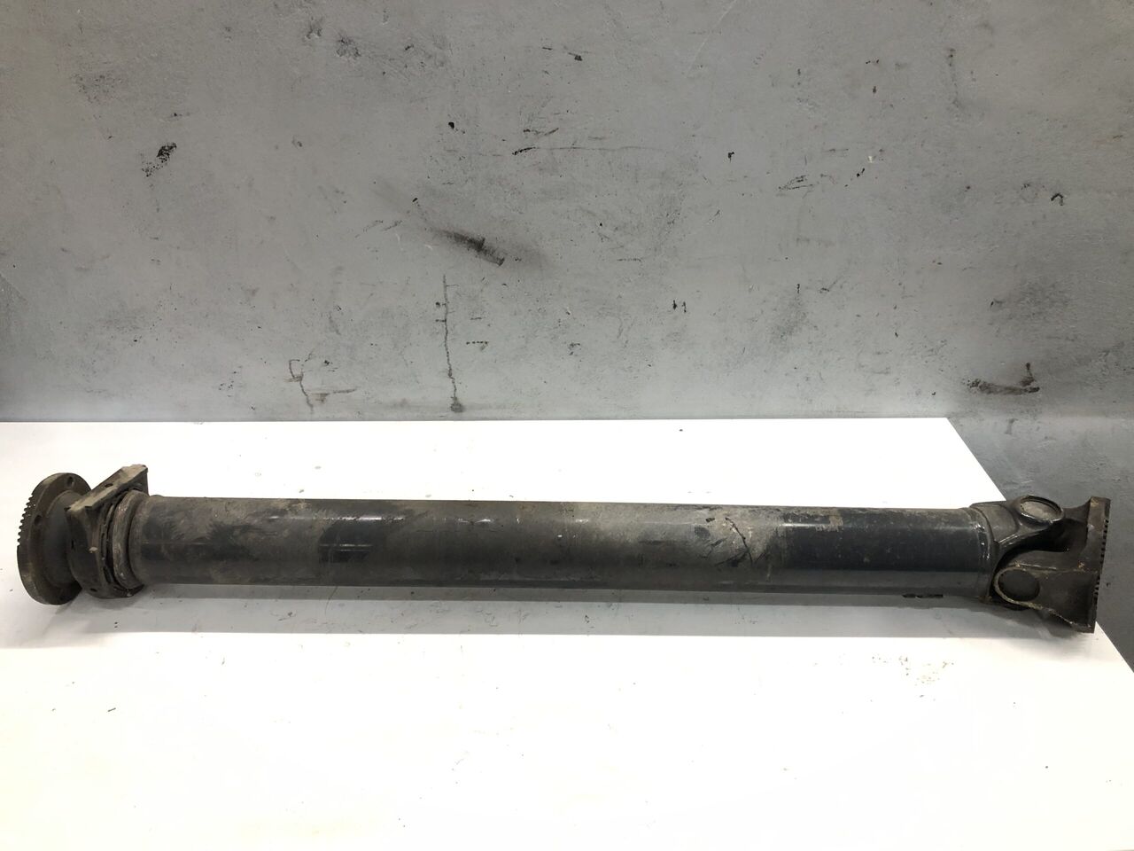 VOLVO Tussenas / Cardanas FL euro6 - 700136001 - Drive shaft for Truck: picture 1 VOLVO Tussenas / Cardanas FL euro6 - 700136001 - Drive shaft for Truck: picture 1