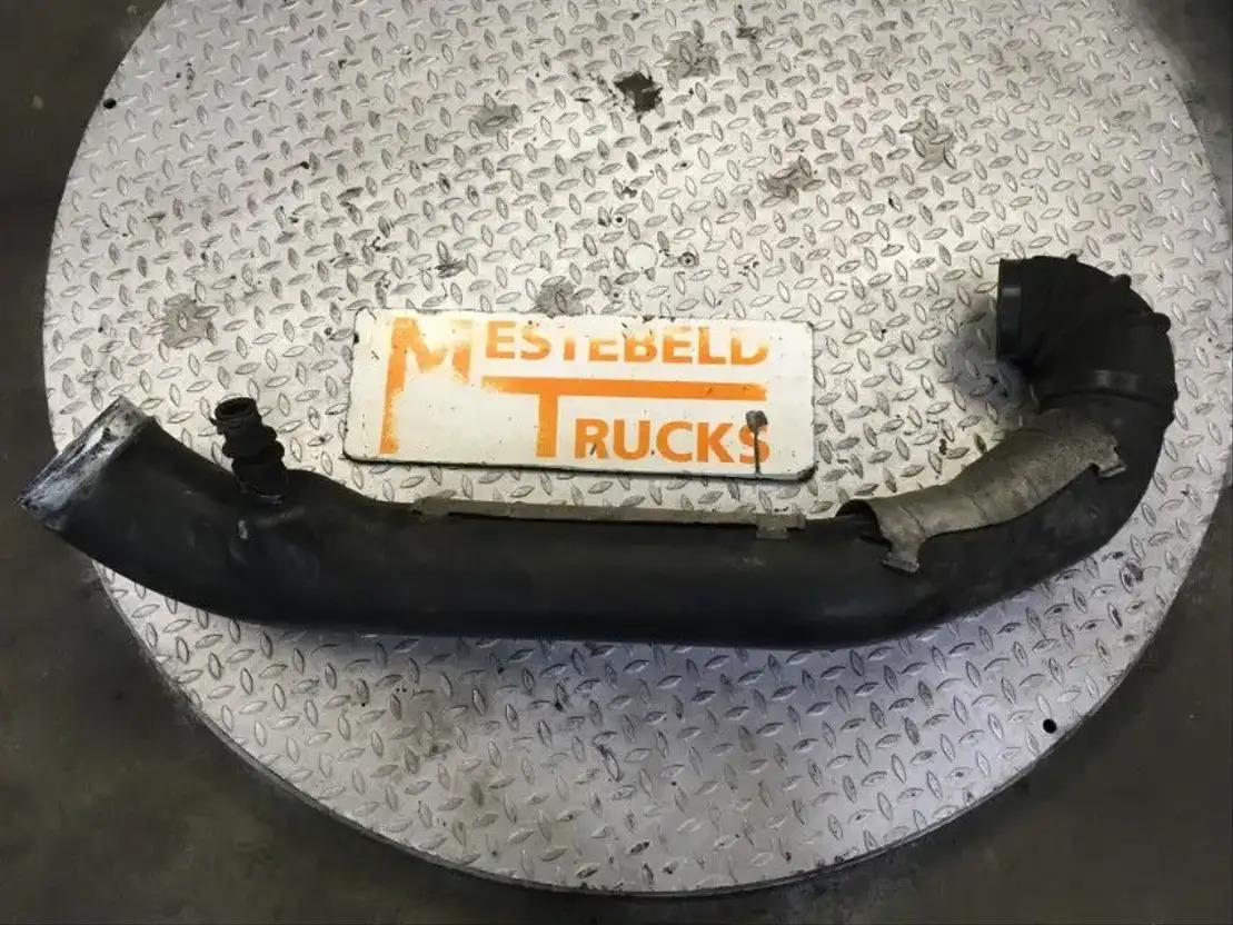 Volvo Inlaatbuis filter/turbo - Air intake pipe for Truck: picture 1 Volvo Inlaatbuis filter/turbo - Air intake pipe for Truck: picture 1