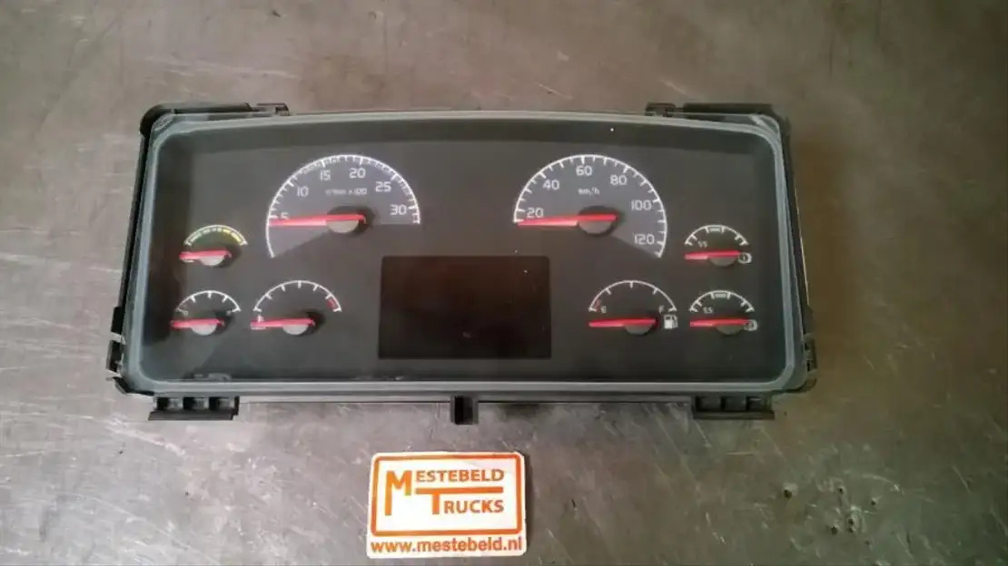 Volvo Instrumentenpaneel - Cab and interior for Truck: picture 1 Volvo Instrumentenpaneel - Cab and interior for Truck: picture 1