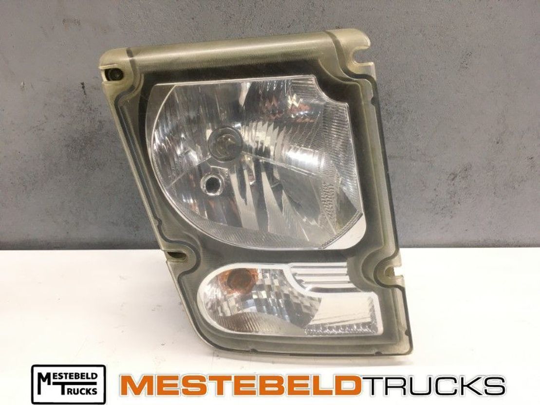 Volvo Koplamp rechts - Headlight for Truck: picture 1 Volvo Koplamp rechts - Headlight for Truck: picture 1