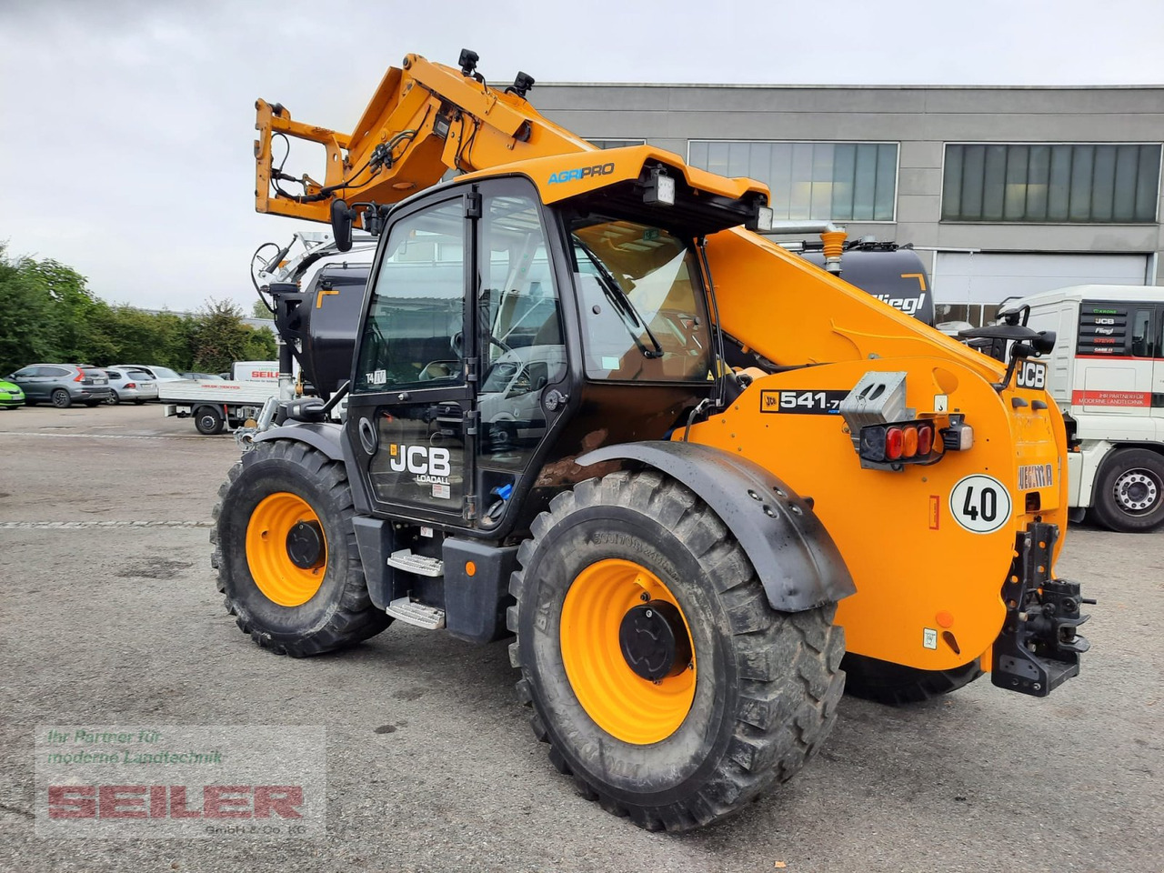 JCB 541-70 Agri Pro DualTec-VT 40km/h - Telescopic handler: picture 5 JCB 541-70 Agri Pro DualTec-VT 40km/h - Telescopic handler: picture 5