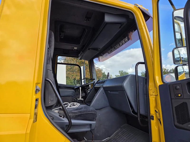 Cab chassis truck DAF CF 75.250 6x2 Euro 2 Automatic NL-Truck Original KM'S: picture 19